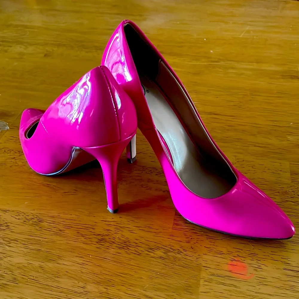 Delicious Bright Pink Patent Pointed-Toe Pumps